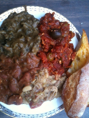 Bourbon Red Beans, Spinach and Mushroom Etouffée, Tofu Ropa and Chicken Creole with Brown Rice and Creole Bread. Délicieux!